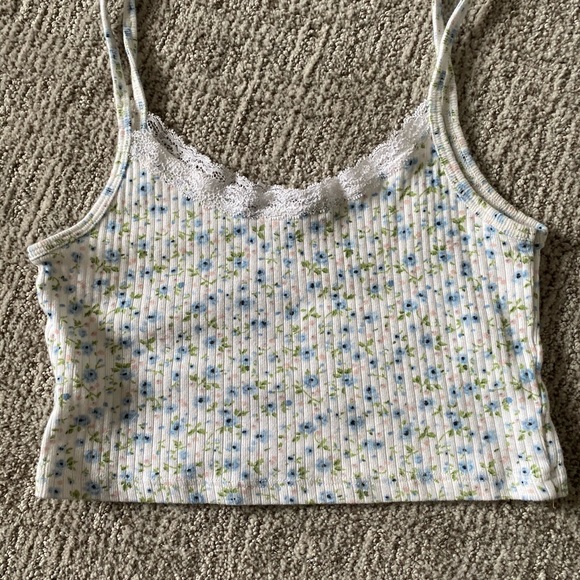 Brandy Melville Floral Tank - Picture 3 of 4